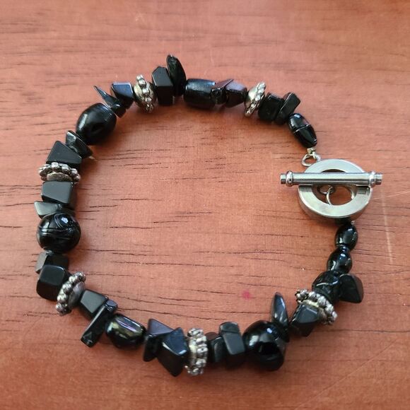 Black Onyx Chip & Round Bead Bracelet Toggle Clasp - Edgy Minimalist - 7"  J2-C3 - Picture 4 of 5